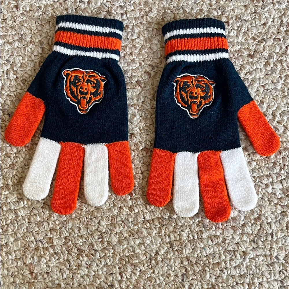 NWOT Chicago Bears stretch gloves